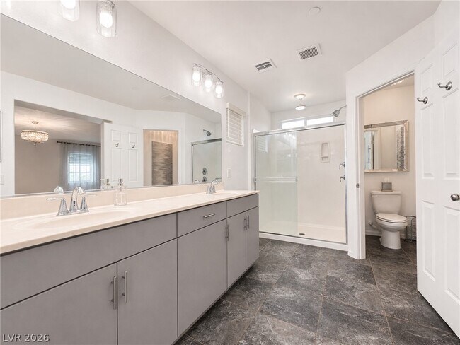 Building Photo - 372 Ambitious St
