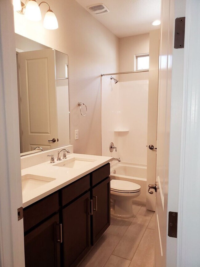 Building Photo - Newer Smart Home Near Mayo Clinic!