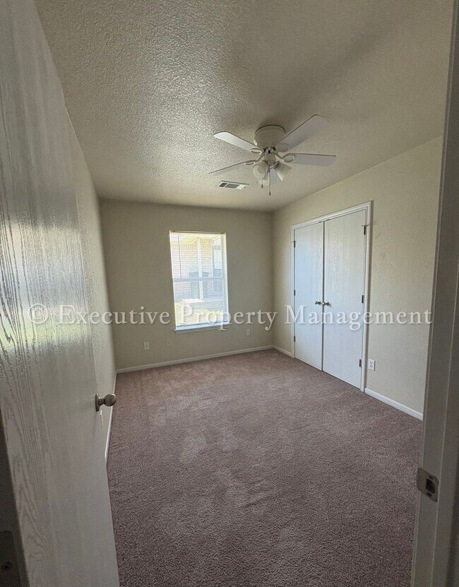 Building Photo - 208 Janelle Dr