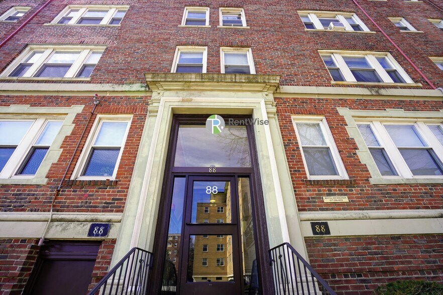 Building Photo - 88 Washington St