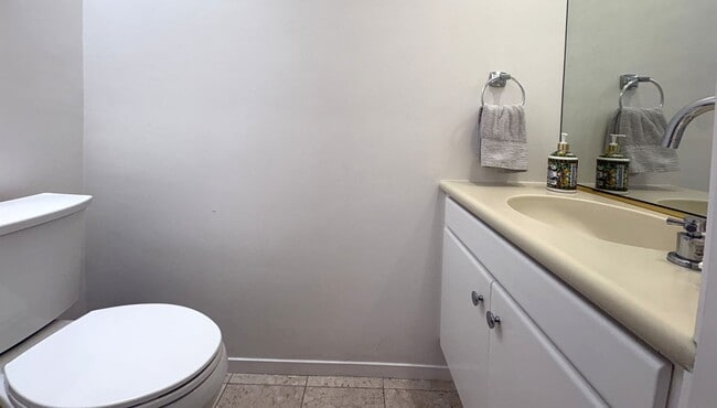 Building Photo - Eichler-Style Gem in Desirable Triple El N...