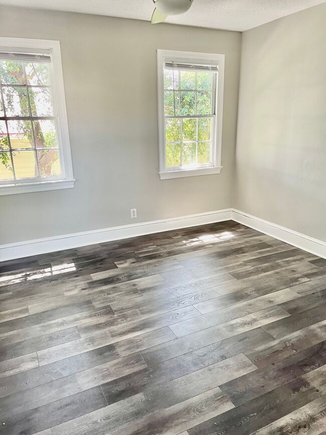 Building Photo - 49 Radcliffe St