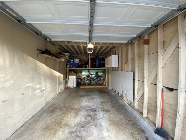 Building Photo - Stunning 3-bedroom, 2-bathroom coastal condo with Modern Custom Upgrades!