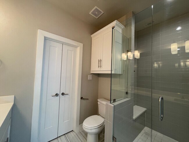 Building Photo - Modern living in trending East Dallas at METRO AT LIVE OAK!