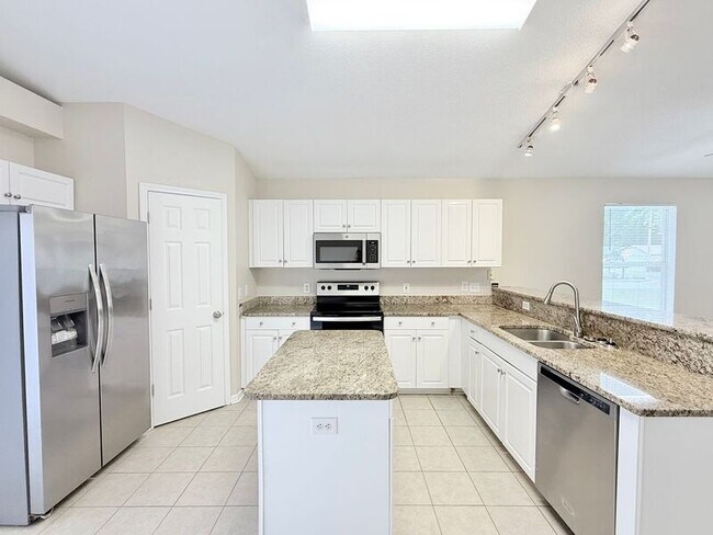 Building Photo - 4530 Chantilly Way