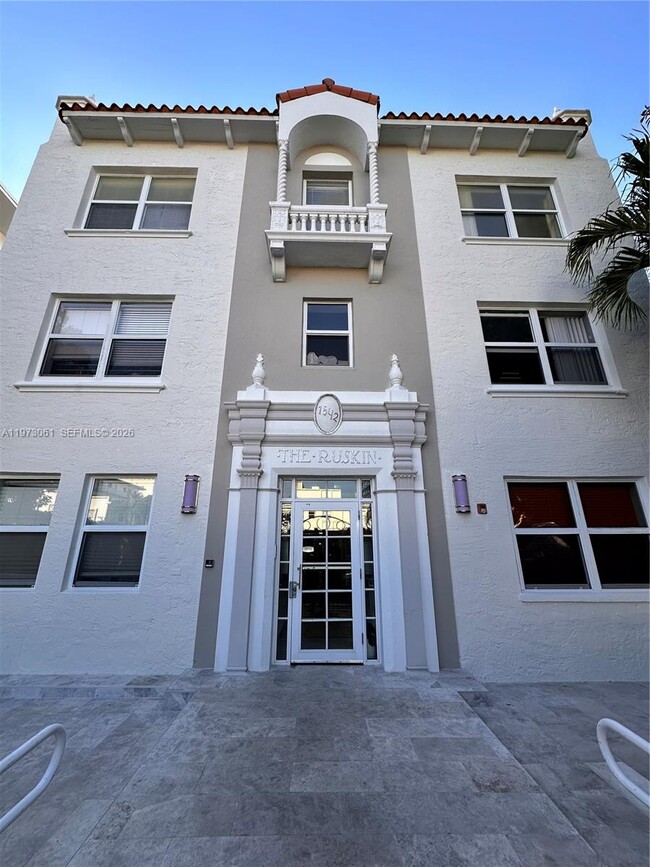 Building Photo - 1542 Drexel Ave