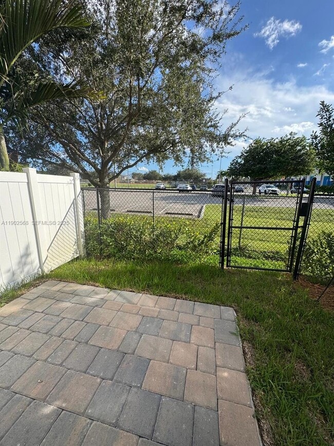 Building Photo - 17108 SW 2nd Cir