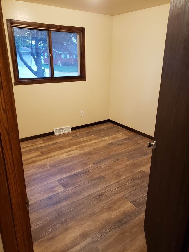Building Photo - Beautiful 3 bedroom 2 bath Single Family H...