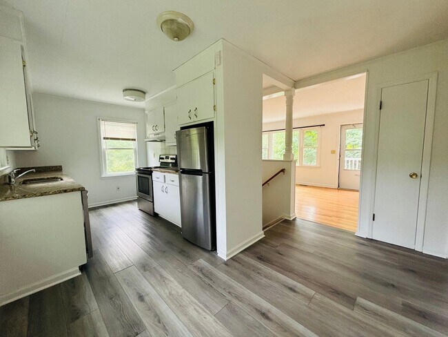 Building Photo - 1480 Boxwood Dr