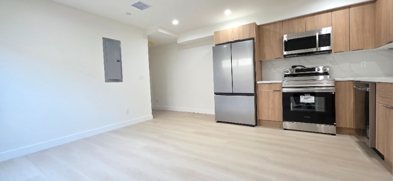 Building Photo - 1330 Tamarind Ave