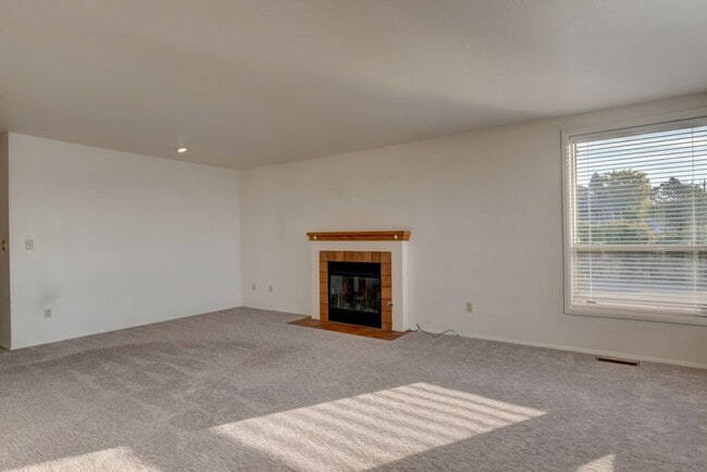 Building Photo - Waterfront Condo with 2 car garage