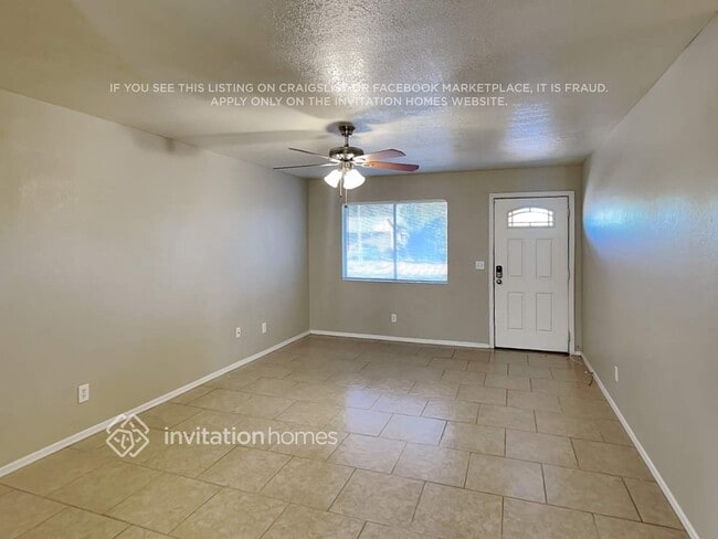 Building Photo - 7844 E Glade Ave