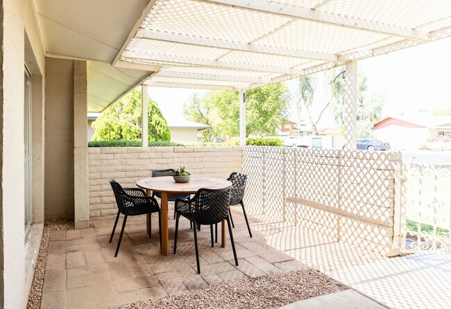 Building Photo - Tempe Beauty! 2199 Sq Ft 4 bedroom 2 bath ...