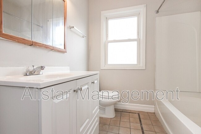 Building Photo - 3195 Whitethorn Rd