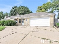 Building Photo - 304 S 84th St