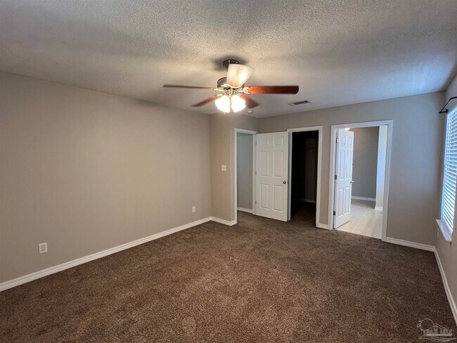 Building Photo - 10440 Millbrook Dr
