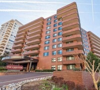 Building Photo - Nice One Bed + One Bath in Luxury Secure Doorman Bldg