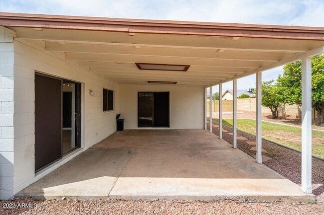 Building Photo - 8826 W Diana Ave