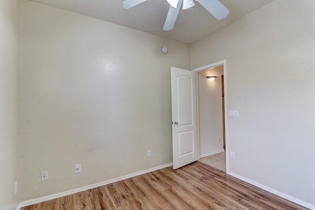 Building Photo - 3050 E Merlot St