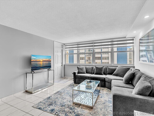 Building Photo - 1410 S Ocean Dr
