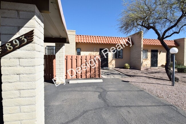 Building Photo - Pantano Parkway Townhome - Steps from The Loop