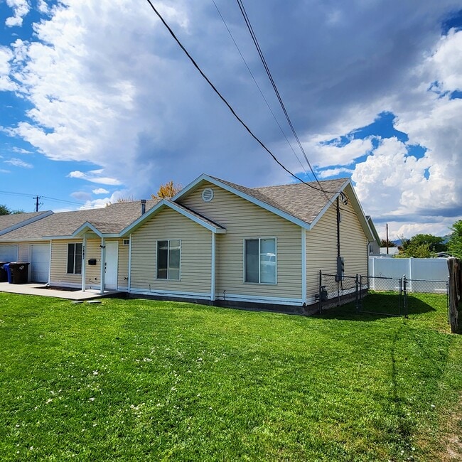 Building Photo - 7482 S 100 W