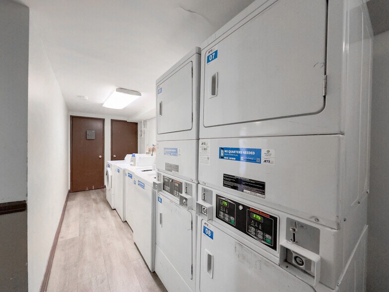 Building Photo - 535 W Aldine Ave