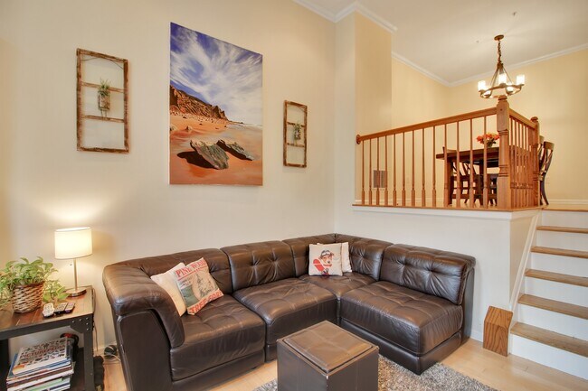 Building Photo - 360 Oswego Ct