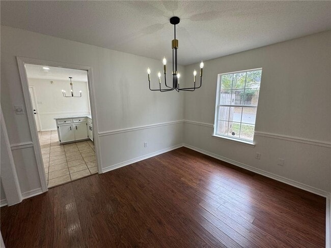 Building Photo - 1117 Pinemont Dr