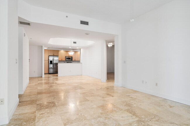Building Photo - 801 S Olive Ave
