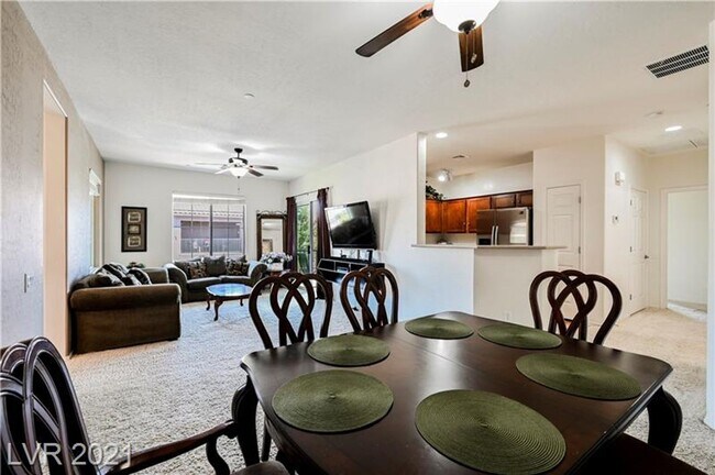 Building Photo - Beautiful townhouse for Rent!