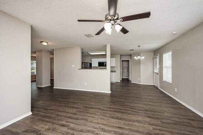 Building Photo - 1416 Daisy Dr