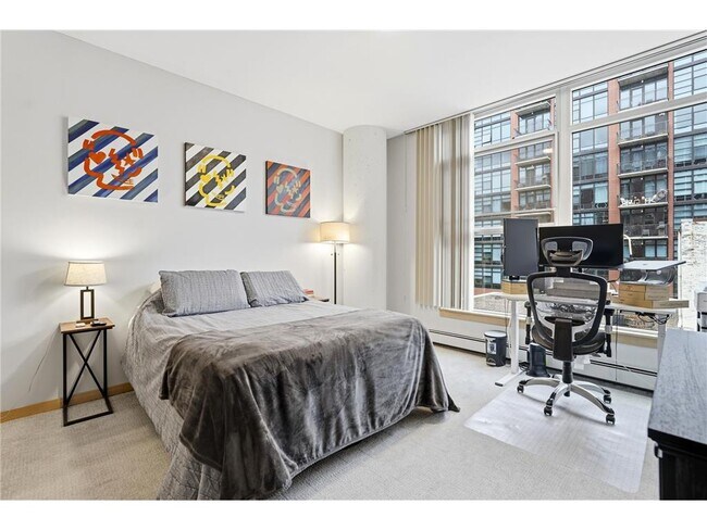 Building Photo - 215 10th Ave S