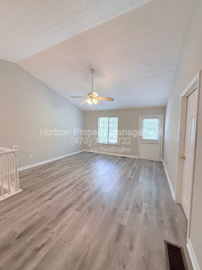 Building Photo - 4005 Hidden Hollow Dr