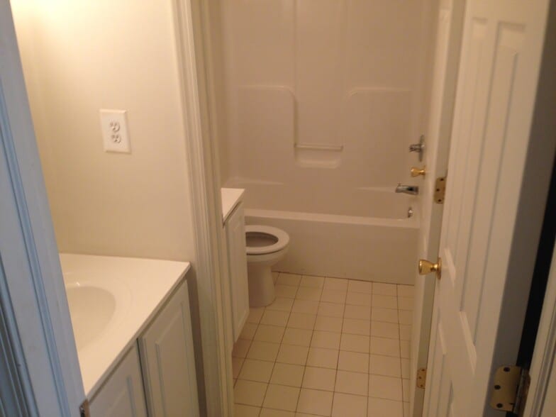 Bathroom 2 - 3407 Race St