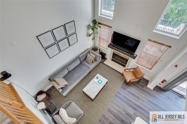 Building Photo - 403 Somerset Ct