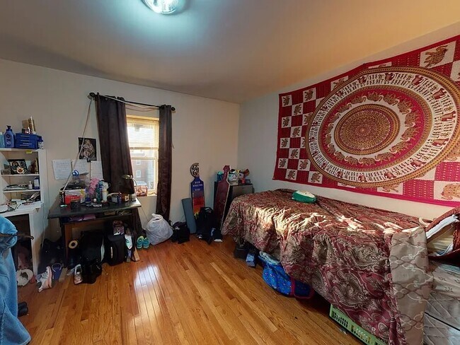 Building Photo - 623 S 42nd St