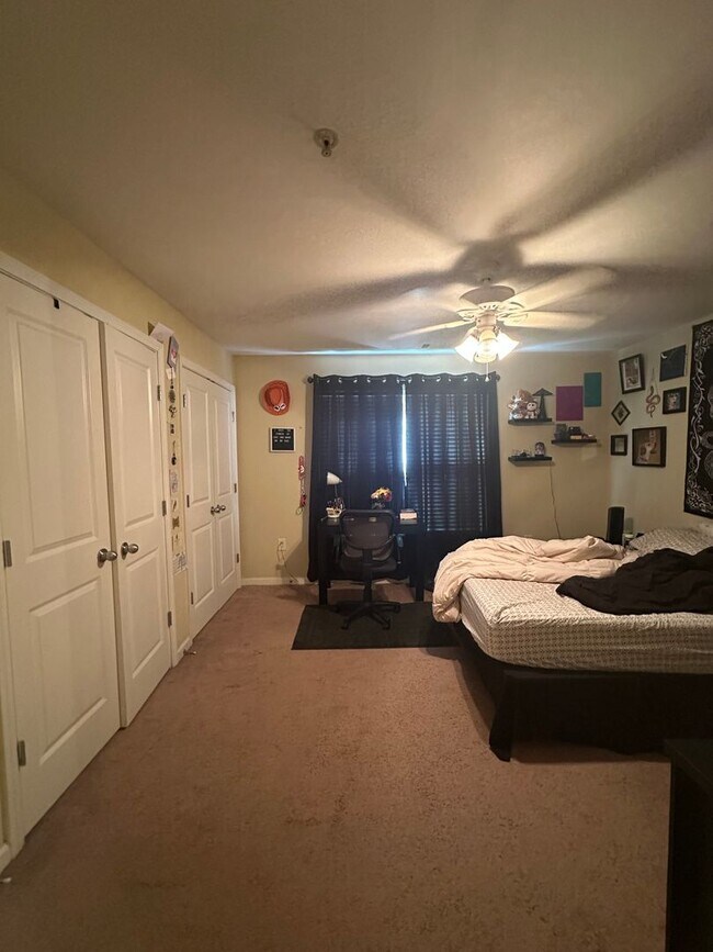 Building Photo - 2 Bedroom 2 Bathroom in gated community of the Summit