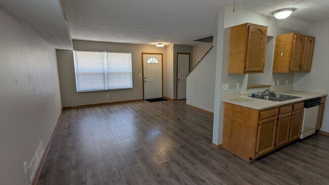 Building Photo - MN Cedar Village (861)