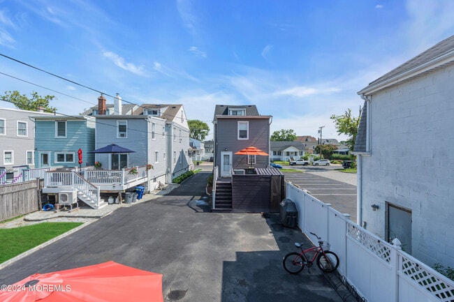 Building Photo - 509 8th Ave