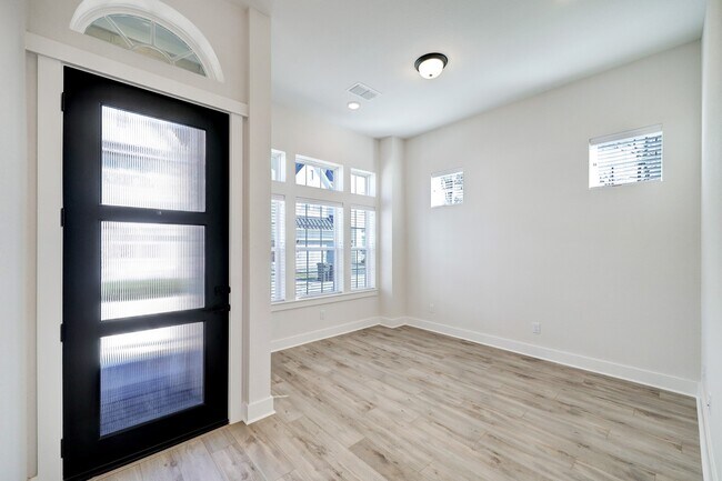 Building Photo - 3105 Somerset Levens Ln