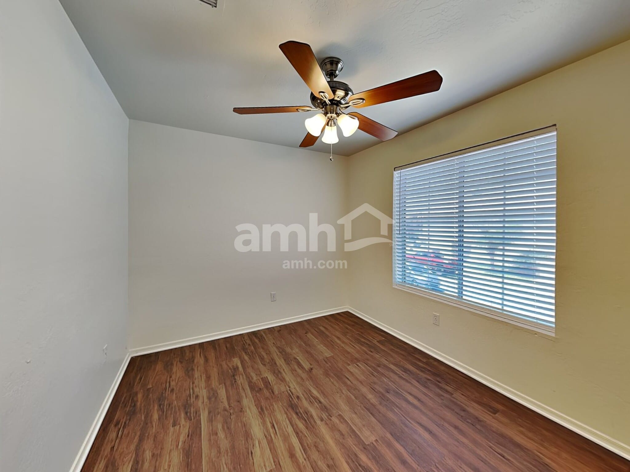 Building Photo - 539 S Apache Dr