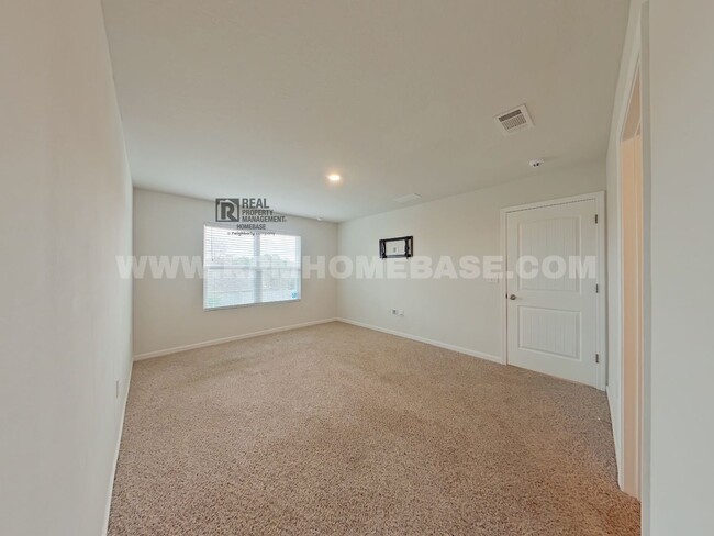 Building Photo - READY FOR MOVE-IN! | SPACIOUS CRESTVIEW HO...