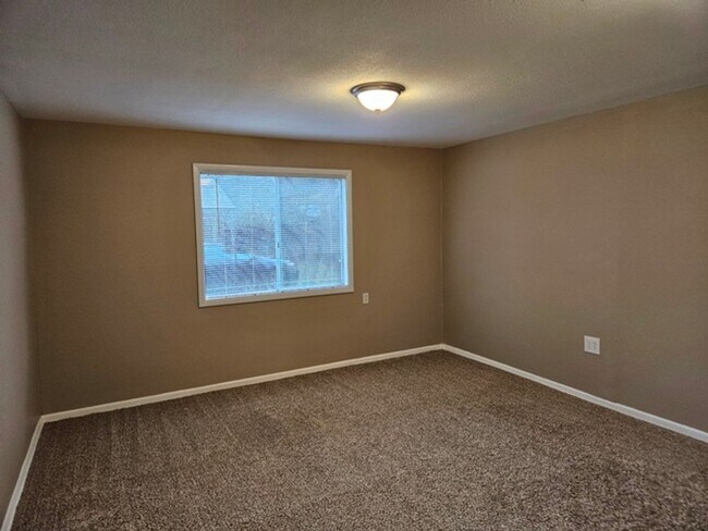 Building Photo - 1731 Wildwood Pl NE