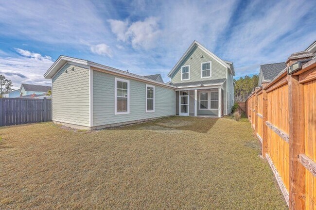 Building Photo - Beautiful Home near Pond and Woods!