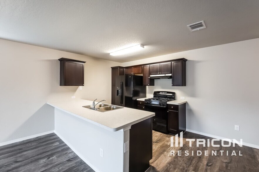 Building Photo - 9725 Marbach Brk