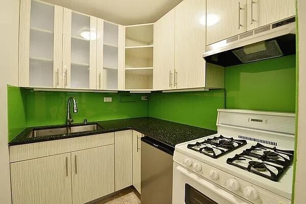 Building Photo - 315 W 55th St