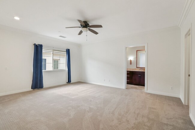 Building Photo - 908 N Santa Anita Ave