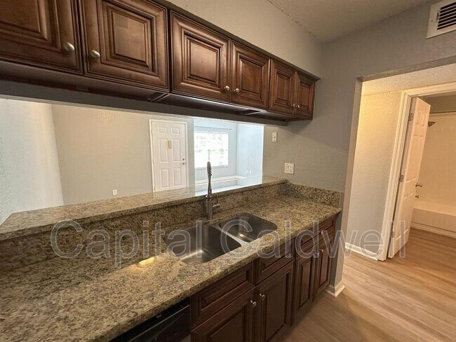 Building Photo - 5440 S MacDill Ave