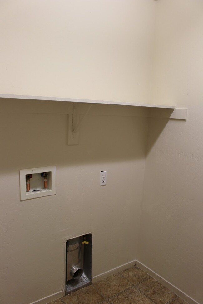 Building Photo - 208 Agile Way